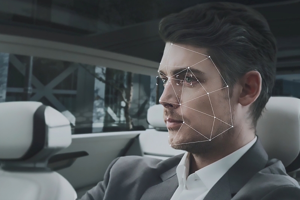 운전자의 얼굴을 인식하는 기술 시연 모습. 사진=현대모비스