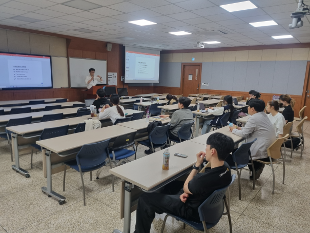 한국외국어대학교 창업보육센터는 지난 10일 한국외대 글로벌캠퍼스 공학관 309호에서 ‘졸업생 선배가 알려주는 창업 특강’을 개최했다. 사진=한국외대.