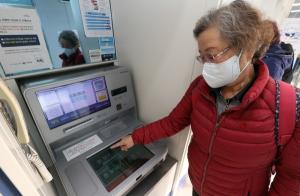 신한은행, 금융권 최초 ‘시니어 고객 맞춤형 ATM 서비스’ 출시