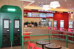 롯데GRS, ‘버거·도넛’ 복합 매장 구로디지털역점 오픈