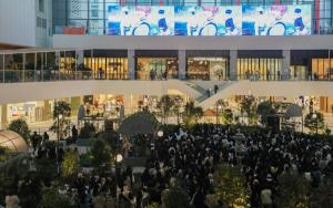 엔터 테넌트’ 성지된 현대百…“가상 아이돌 팬 10만명 몰렸다”