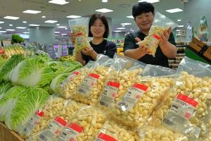롯데마트·슈퍼, 시세보다 평균 30% 저렴한 무·배추·깐마늘 판매